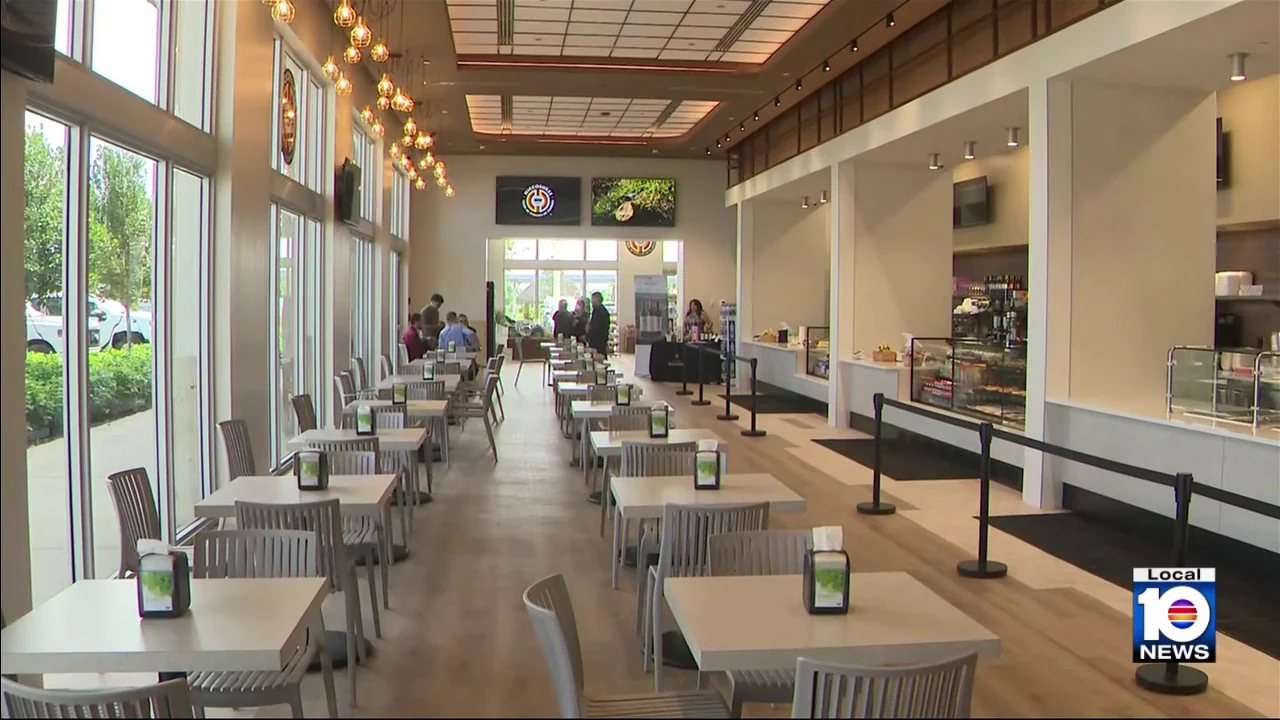 Food court at the Miccosukee service plaza on Tamiami Trail