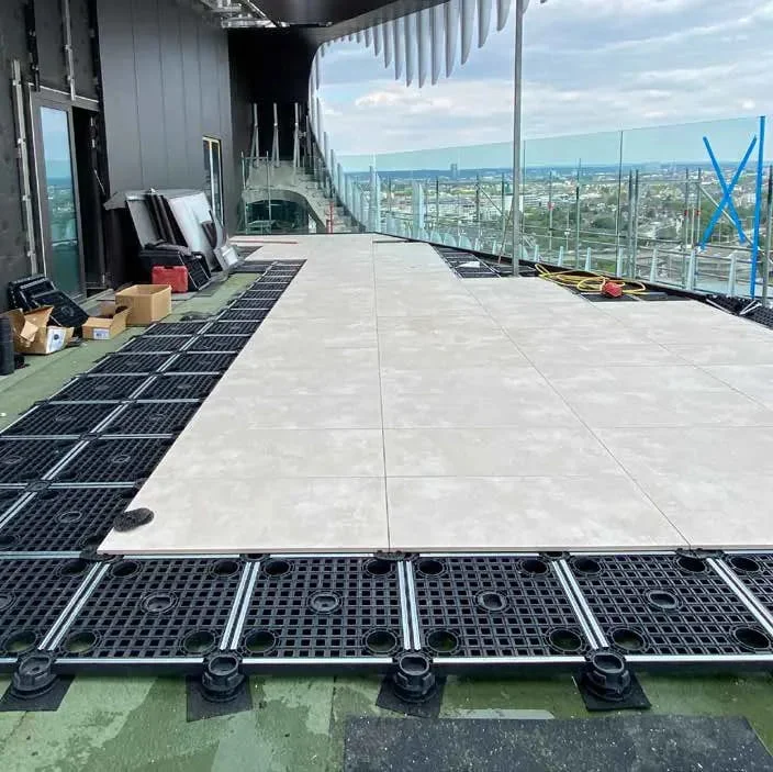 Outdoor raised flooring system