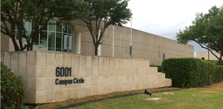Exterior entrance of the Vesgro Data Center in Irving, Texas